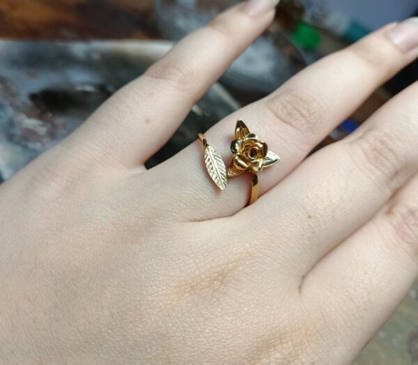 Cincin Bunga Ros